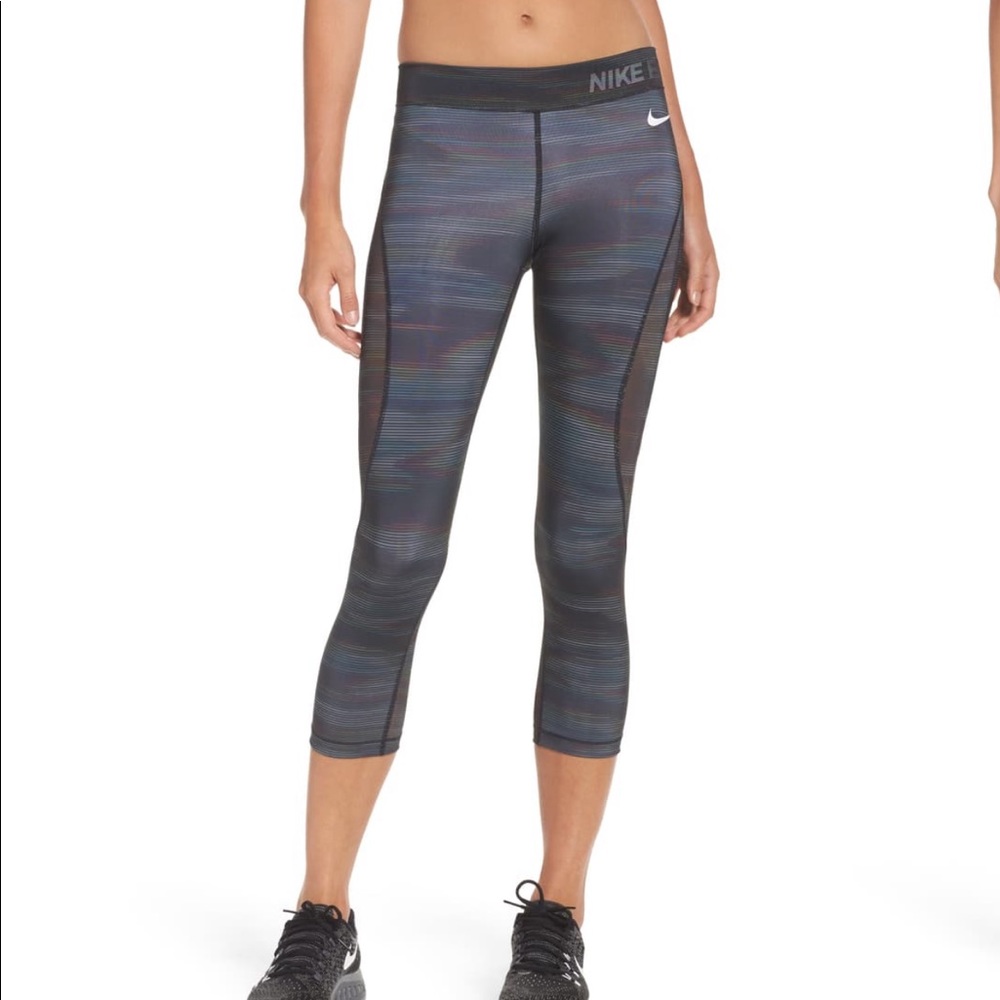 Nike Pro HyperCool Capri Leggings XS
